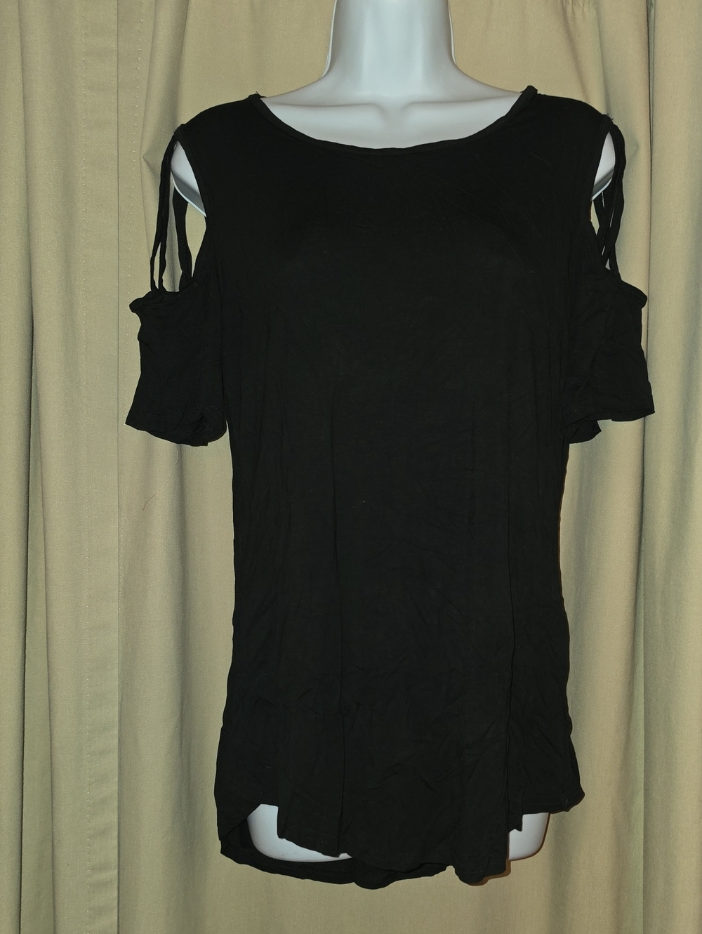 Women's Black Cold-Shoulder Short Sleeve Tee